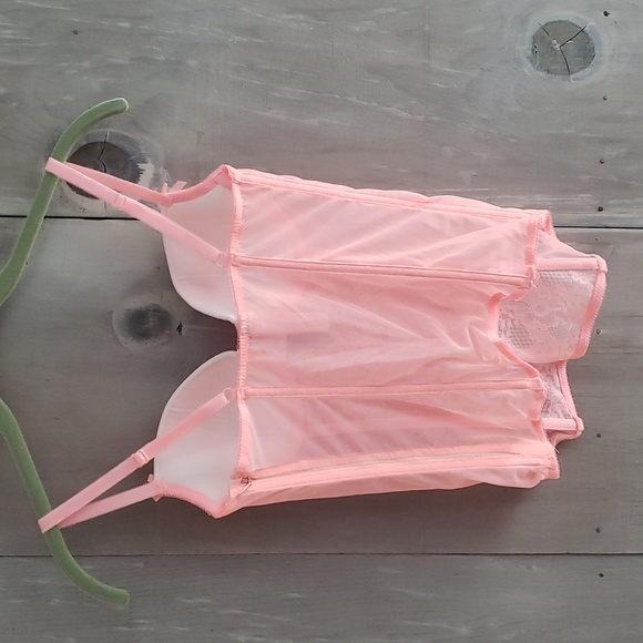 Lingerie - Picture 2 of 5